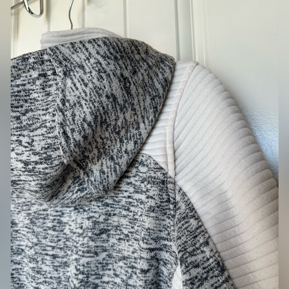 The North Face Hooded Sweater Jacket - Picture 6 of 8